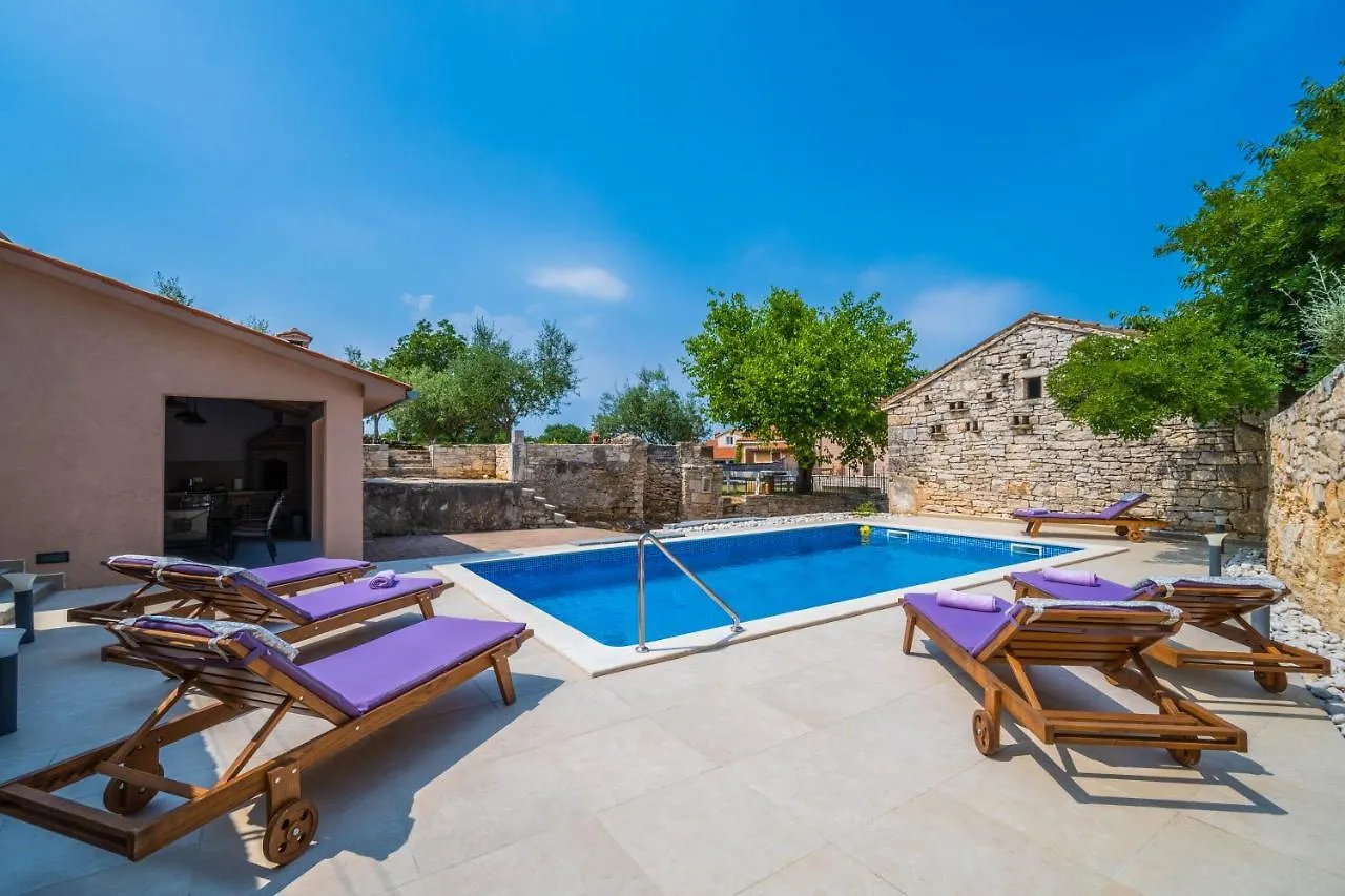 Luxury Villa On Spacious Private Property Rakalj 0*,