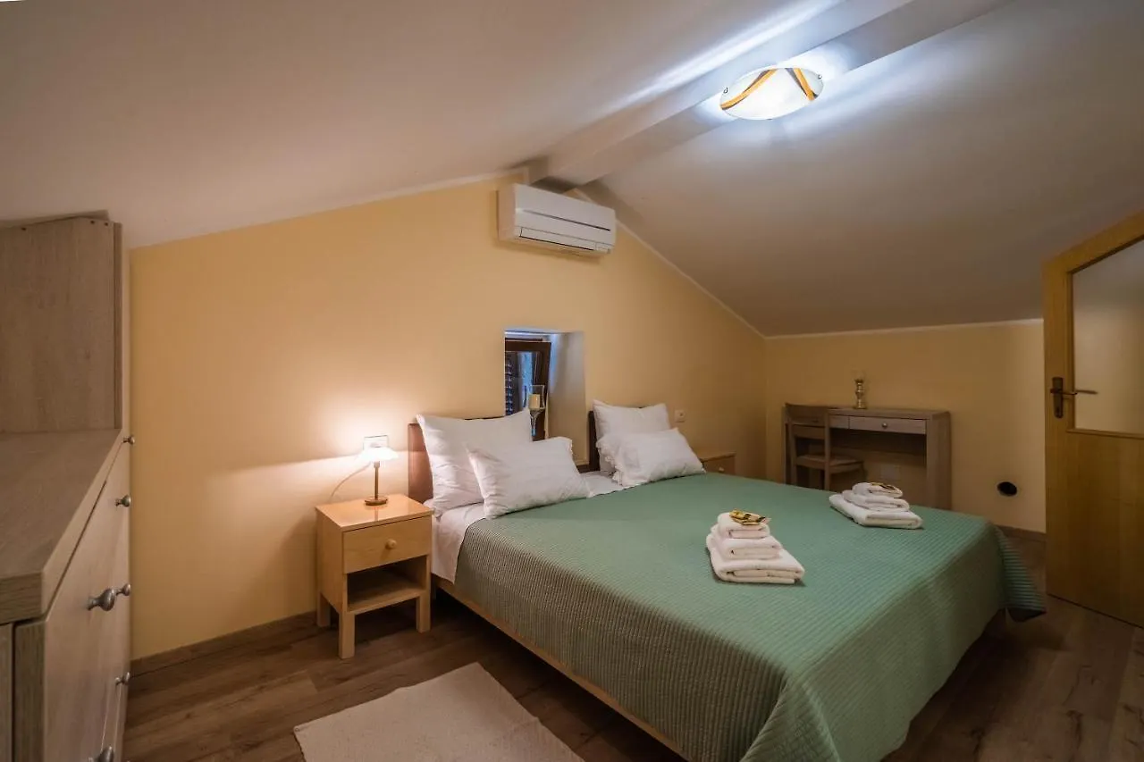 Luxury Villa On Spacious Private Property Rakalj 0*,